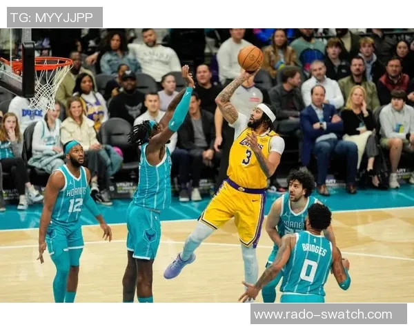 浓眉42+23 湖人客场力克黄蜂